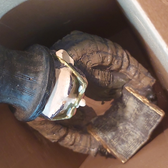 Wonderland Collectible - Picture 2 of 2